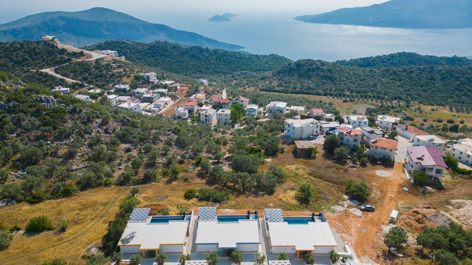 Kalkan ve villaların havadan görünümü